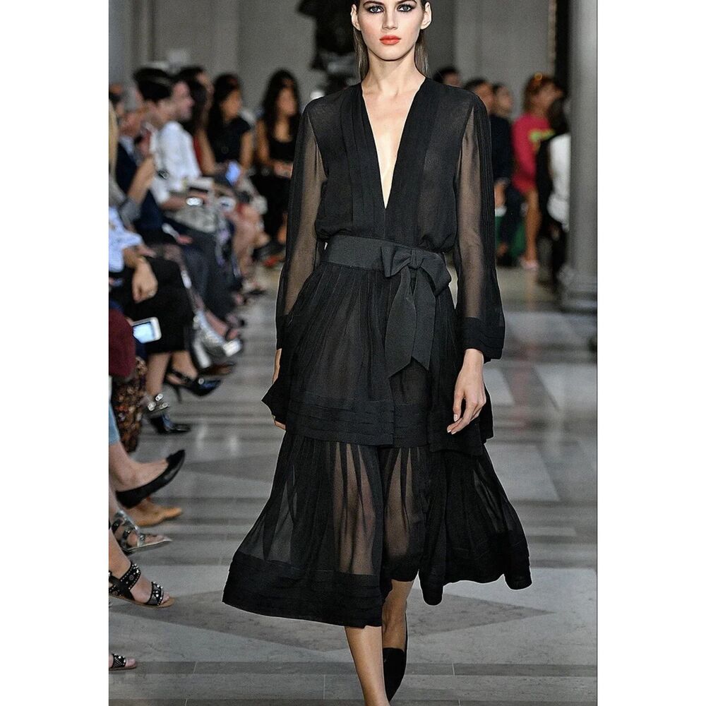 RUNWAY. Carolina Herrera Black Silk A-Line Dress Spring 2017 Size: US 4